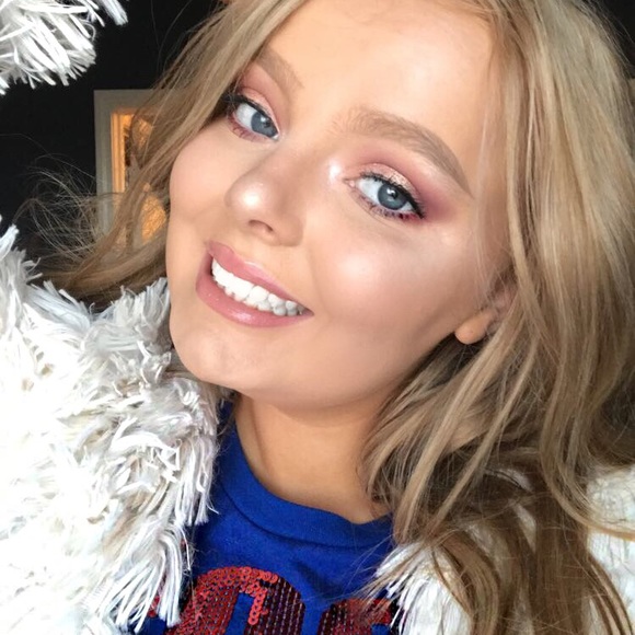 Profile Picture of Mel Koerner (@mellkoerner9) on Poshmark
