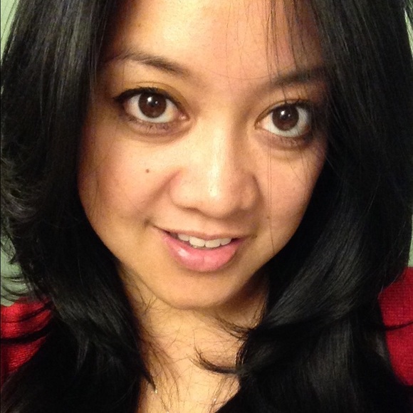 Profile Picture of Melanie Mendoza (@poshmnm) on Poshmark