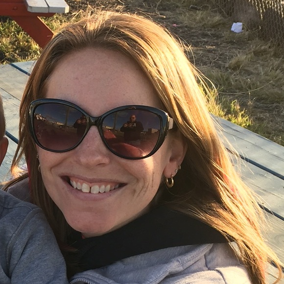 Profile Picture of Liza Lagueux (@llagueux) on Poshmark