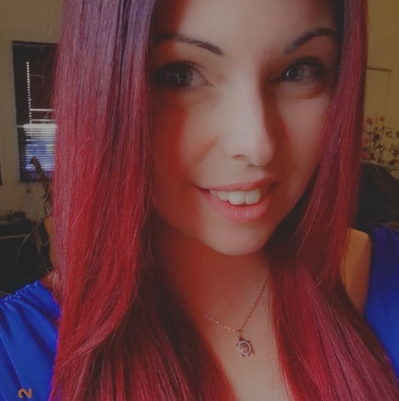 Jessyca Jacquier - Poshmark Profile Picture of Jessyca Jacquier (@jesoune) on Poshmark