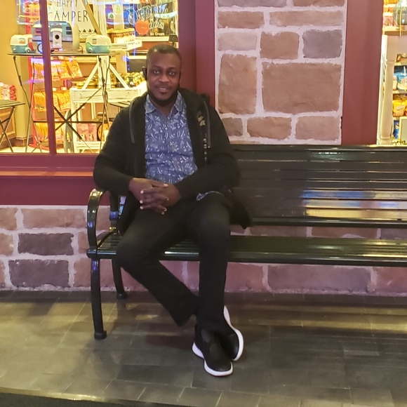 Profile Picture of Oguntoye Shola (@oeshola76) on Poshmark