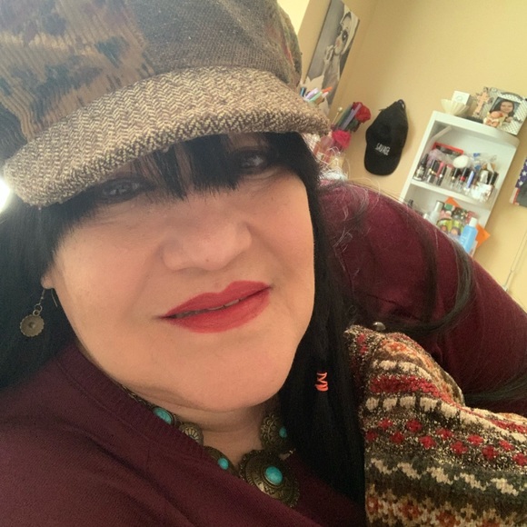 Profile Picture of Jennifer Rosario (@jenny112165) on Poshmark