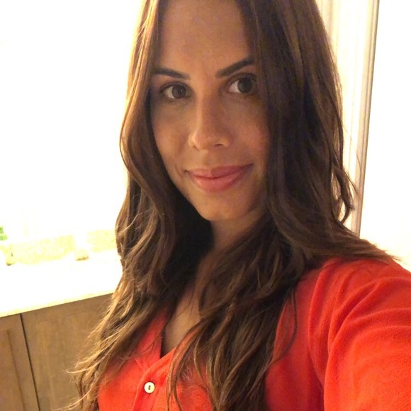 Profile Picture of Lisa Manetta (@leviminks23) on Poshmark