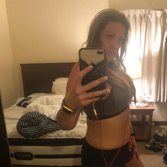 Profile Picture of Alice Hall (@lovetheville) on Poshmark