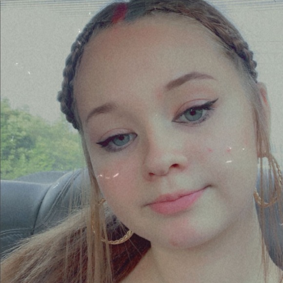 Savannah Hinish - Poshmark Profile Picture of Savannah Hinish (@savannah_hinish) on Poshmark