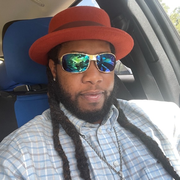 Profile Picture of David Brumfield (@dbrum1) on Poshmark