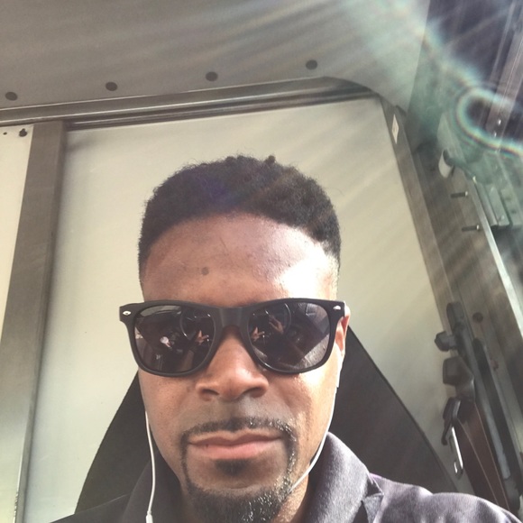 Profile Picture of Aaron Wayne (@awayne562) on Poshmark