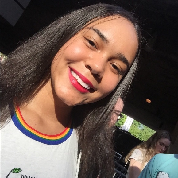 Profile Picture of Alicia Epps (@justmeali) on Poshmark