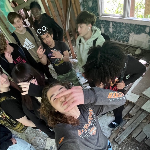 Profile Picture of Hailey Cuozzi (@hailey_cuozzi) on Poshmark