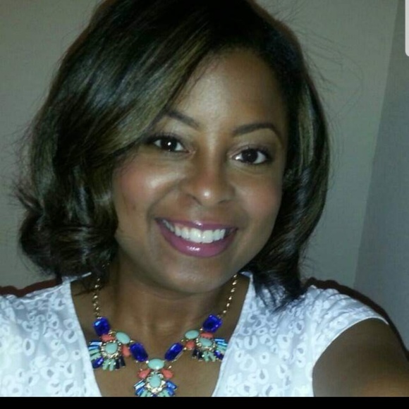 Profile Picture of Robin Cryer (@robintcc) on Poshmark