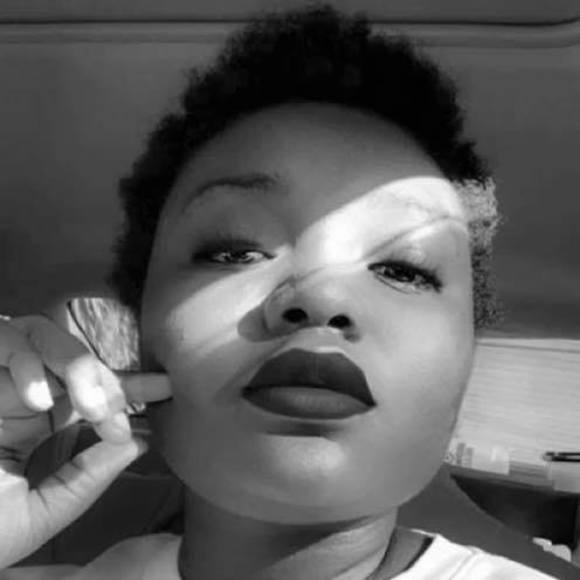 Profile Picture of Cassandra Louis (@cassandralou164) on Poshmark