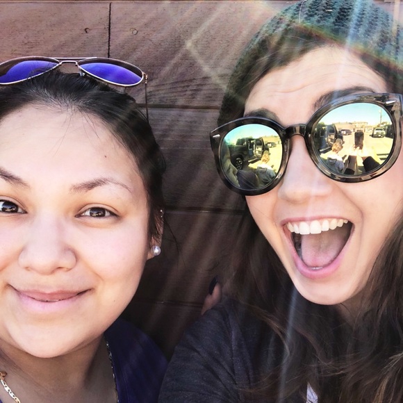 Profile Picture of Hildy Hulet (@hildyhulet) on Poshmark