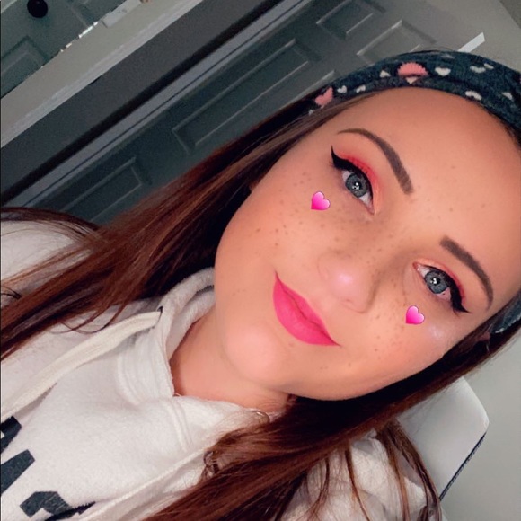 Profile Picture of Daniella Mericle (@octavethehippie) on Poshmark