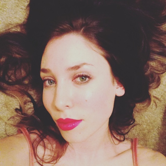 Profile Picture of Sara Shoaf (@sarashoaf) on Poshmark