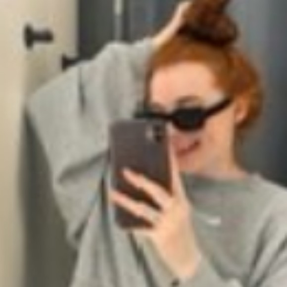 Profile Picture of Hally Thomas (@hally3em952) on Poshmark