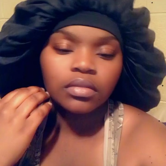 Profile Picture of Aaliyah Jenkins (@aaljenkins12) on Poshmark