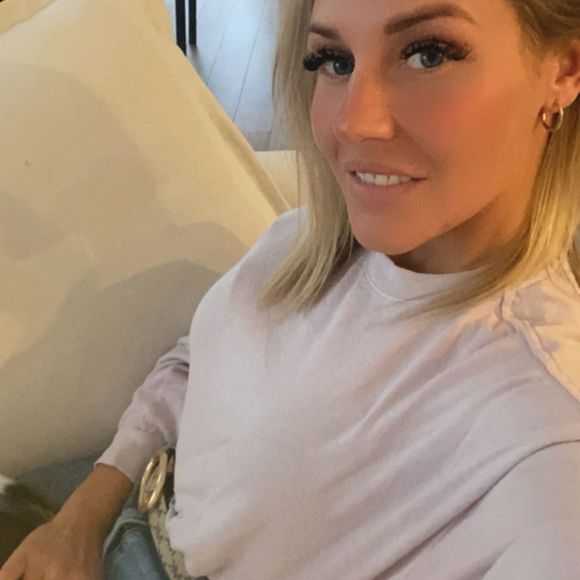 Profile Picture of Carole-anne Simard (@carosii90) on Poshmark