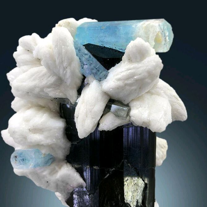 Profile Picture of crystalsminerals1 (@crystalsminerals6) on Tiktok