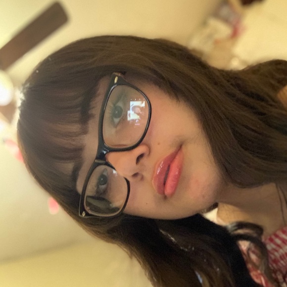 Profile Picture of Bianca Saenz (@bianca___342) on Poshmark