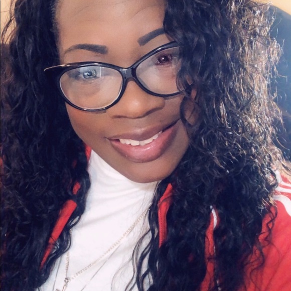 Profile Picture of Bridgette Eaves (@kreativeb) on Poshmark