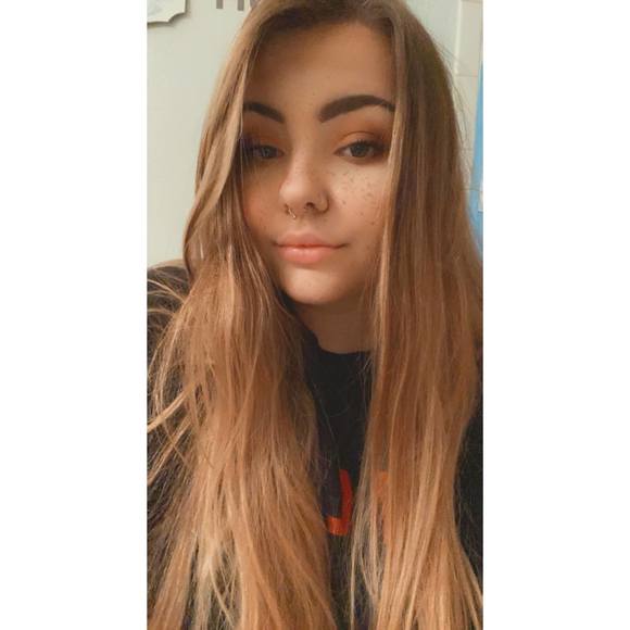 Profile Picture of Keeley Stimpert (@kiwi4576) on Poshmark