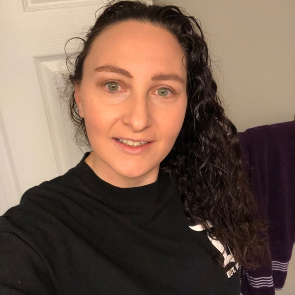 Profile Picture of Stephanie Van dyke (@shpadoinkle29) on Poshmark
