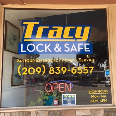 Profile Picture of Tracy Lock & Safe (@lock_tracey) on Twitter