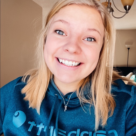 Profile Picture of Breann Dammann. (@breann_dammann6) on Poshmark