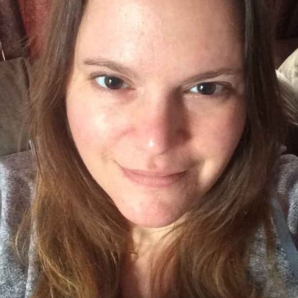 Profile Picture of Kelly Quear (@kellyquear) on Poshmark