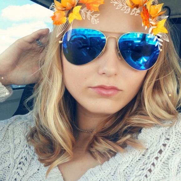 Profile Picture of Alexa Grabowski (@agrabowski2) on Poshmark