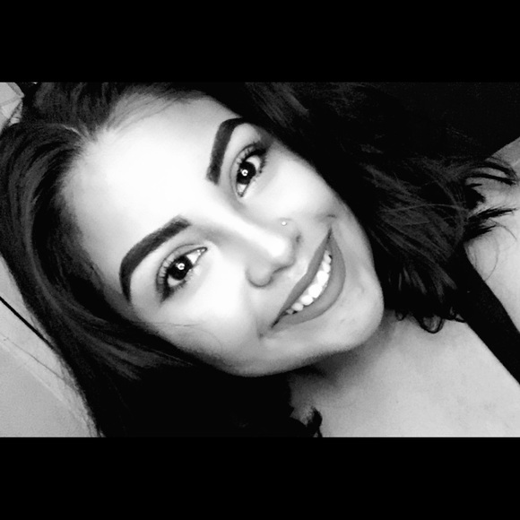 Profile Picture of Johanna Cano (@johannnnnna) on Poshmark