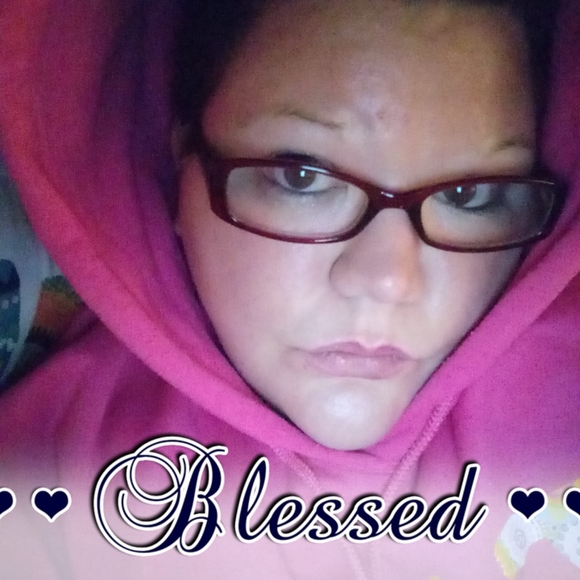 Profile Picture of Dawn Shoemaker wallace (@dawnwallace804) on Poshmark