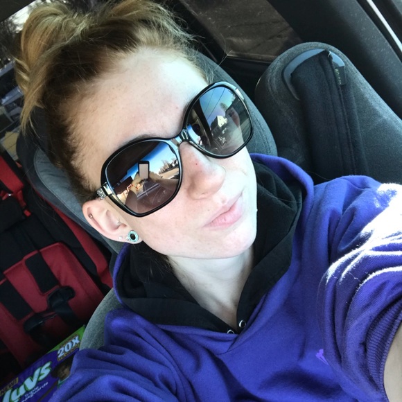 Profile Picture of Hallie Lingo (@mommylingo) on Poshmark