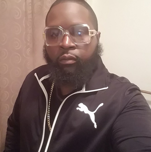 Profile Picture of Carlos Davis (@losdavis) on Poshmark