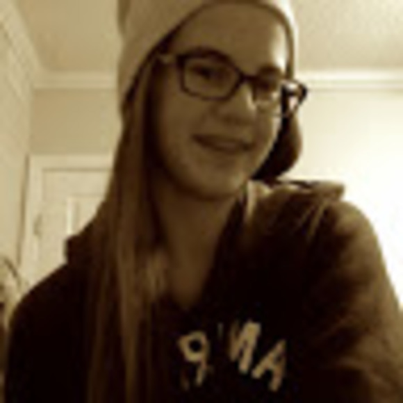 Profile Picture of Jenna Manning (@jennamanning212) on Poshmark