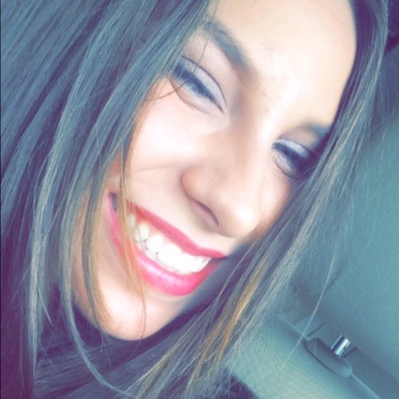 Profile Picture of Sara Bradsher (@saraspencerb) on Poshmark