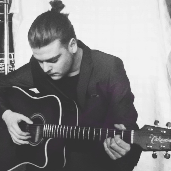 Profile Picture of Mateo Notarianni (@notarim657) on Poshmark