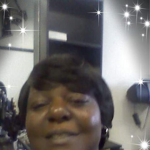 Profile Picture of Diane Ricks (@deangelo120288) on Poshmark