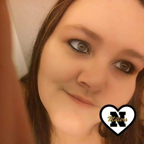 Profile Picture of Teresa Earlywine (@scarletsmama) on Poshmark