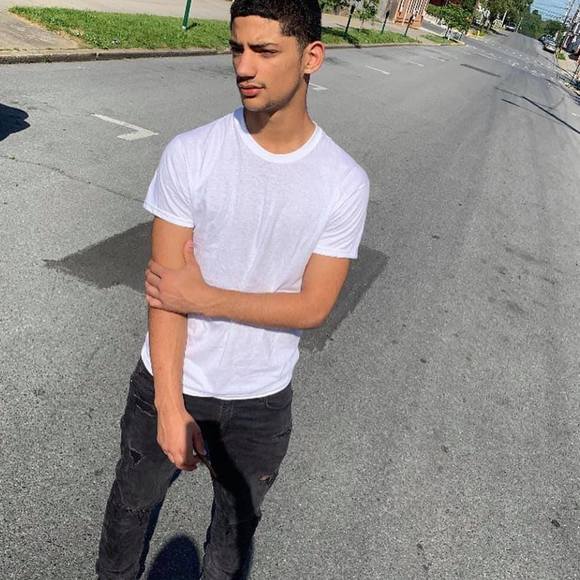 Profile Picture of David Silver (@davidsilver126) on Poshmark