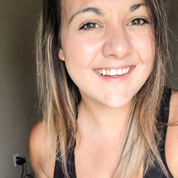 Profile Picture of Katie Kirschman (@kkirschman) on Poshmark