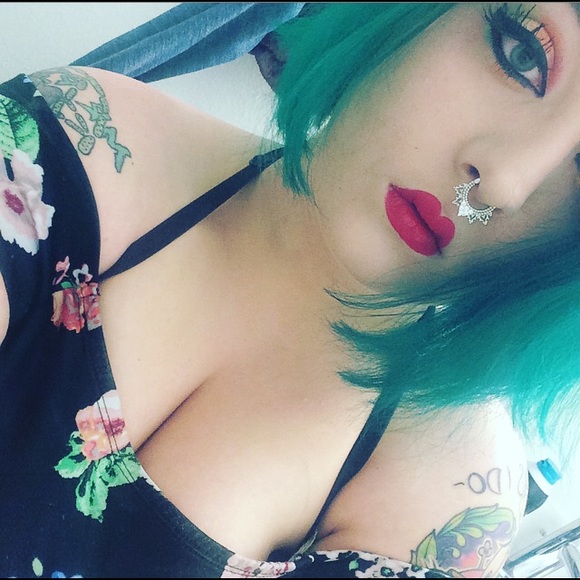 Profile Picture of Haley Ratliff (@haleyrayanne98) on Poshmark