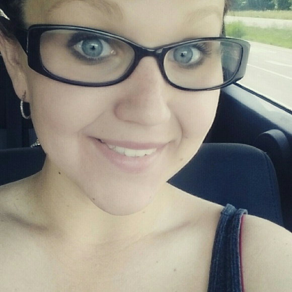 Profile Picture of Megan Holmes (@lilmermaid1292) on Poshmark