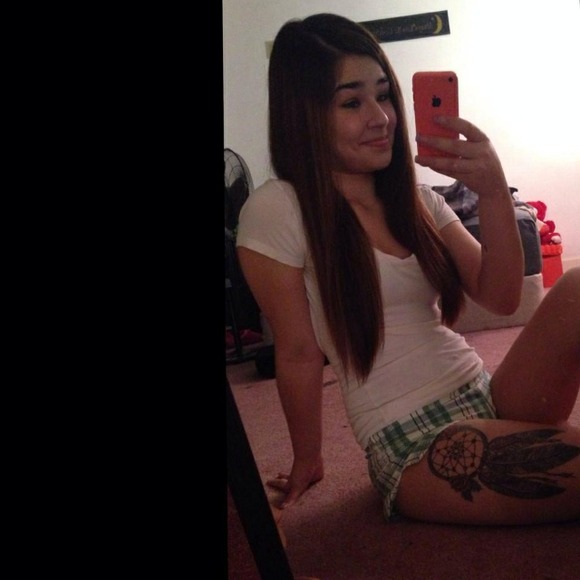 Profile Picture of Allison Singhose (@asinghose) on Poshmark