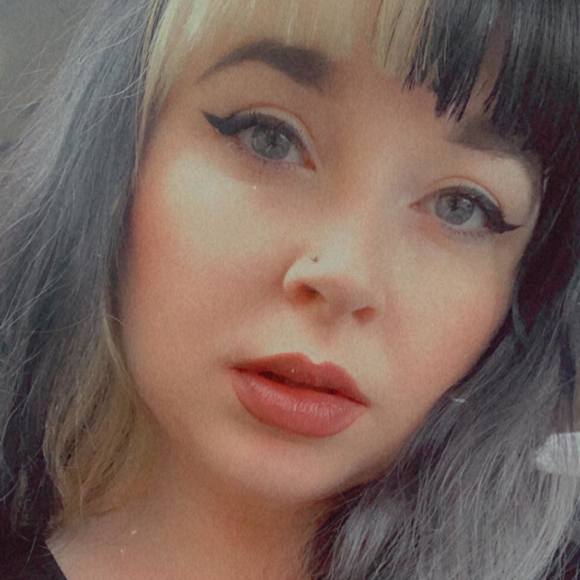 Profile Picture of Sierra Blacklock (@sierrablacklock) on Poshmark