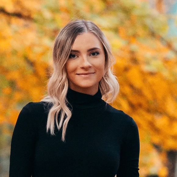 Profile Picture of Yana Vasilchuk (@yanaguz) on Poshmark