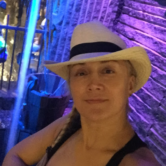 Profile Picture of Sandra Gil (@sandragil363) on Poshmark