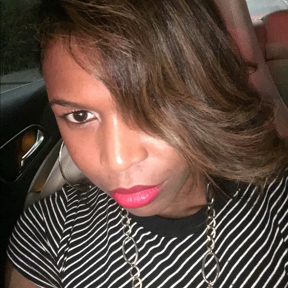 Profile Picture of Tiffany Pringle (@alexpring) on Poshmark