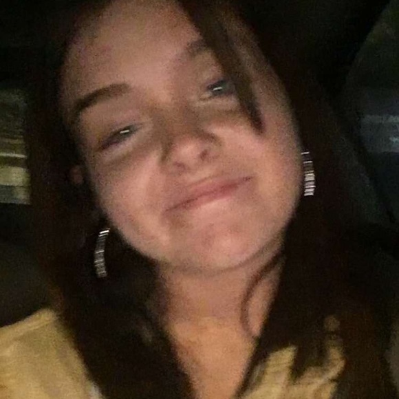 Profile Picture of Samantha Mccafferty (@samanthamccaffe) on Poshmark