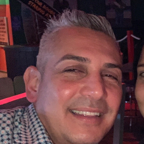 Profile Picture of Cesar Bermeo (@cabermeo44) on Poshmark